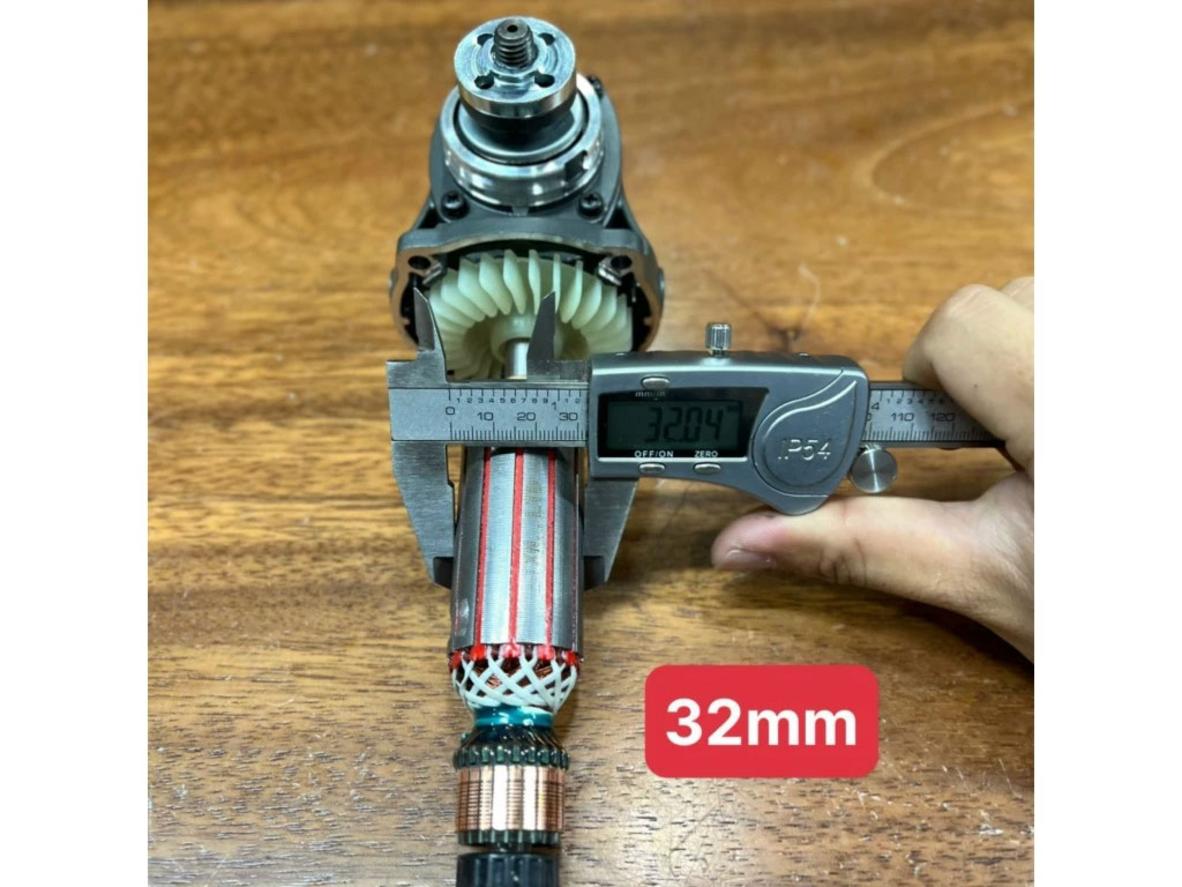 Mô tơ dây đồng và stator phủ keo giúp máy bền bỉ hơn.