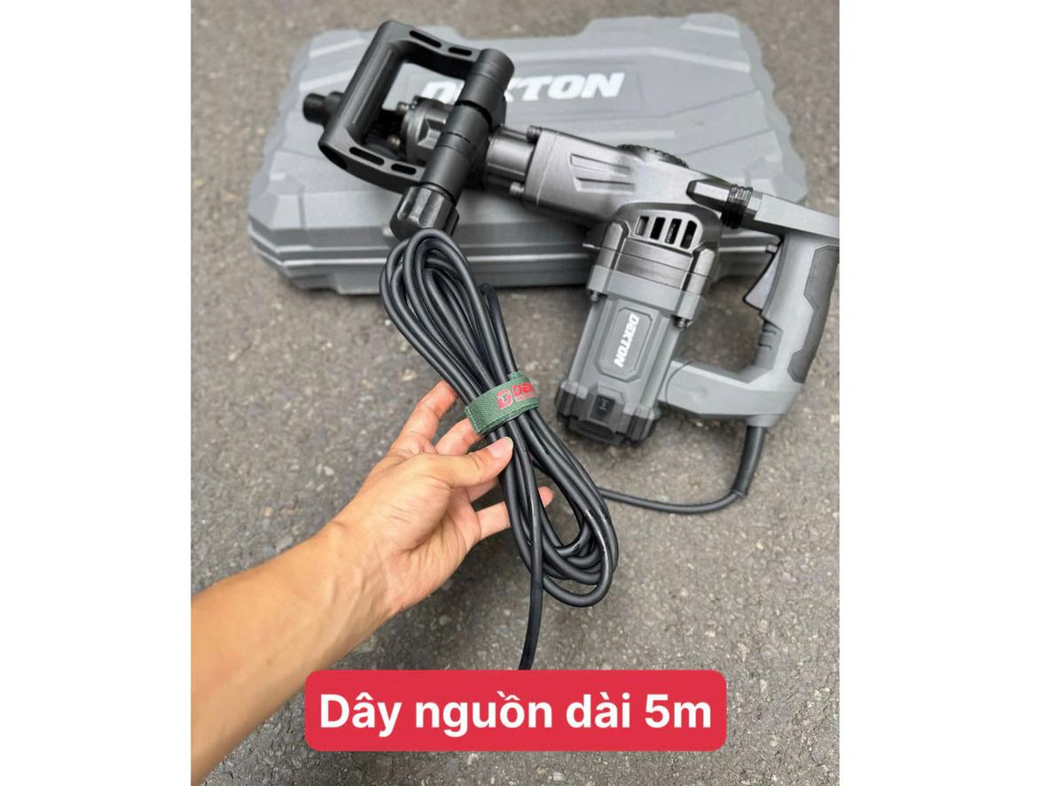 Mũi đục 17mm và tốc độ búa 3.800 lần/phút.
