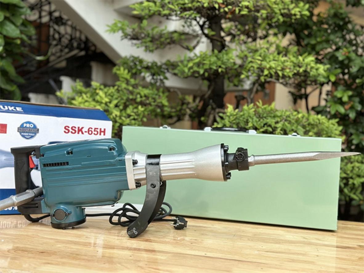Mũi đục 30mm và búa 4000 lần/phút