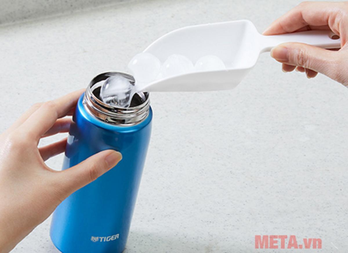 Nắp một chạm tiện lợi và an toàn.