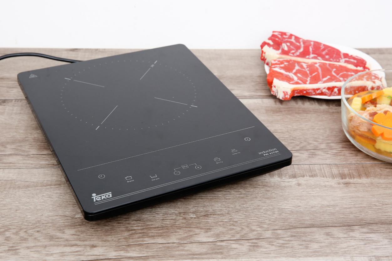 Công suất 2000W giúp nấu nhanh gọn.