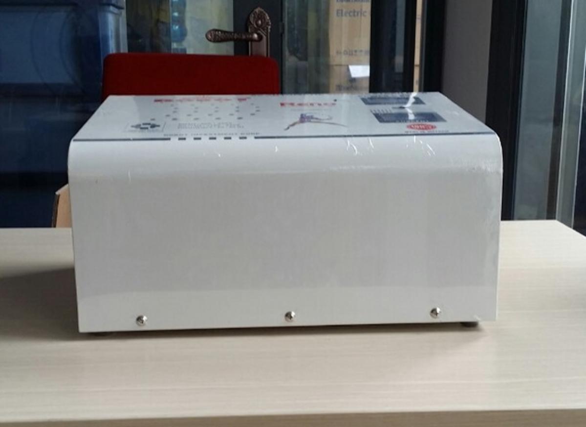 Ổn áp treo tường Robot 5KVA90 (TT) - Ổn định điện áp cho thiết bị gia đình