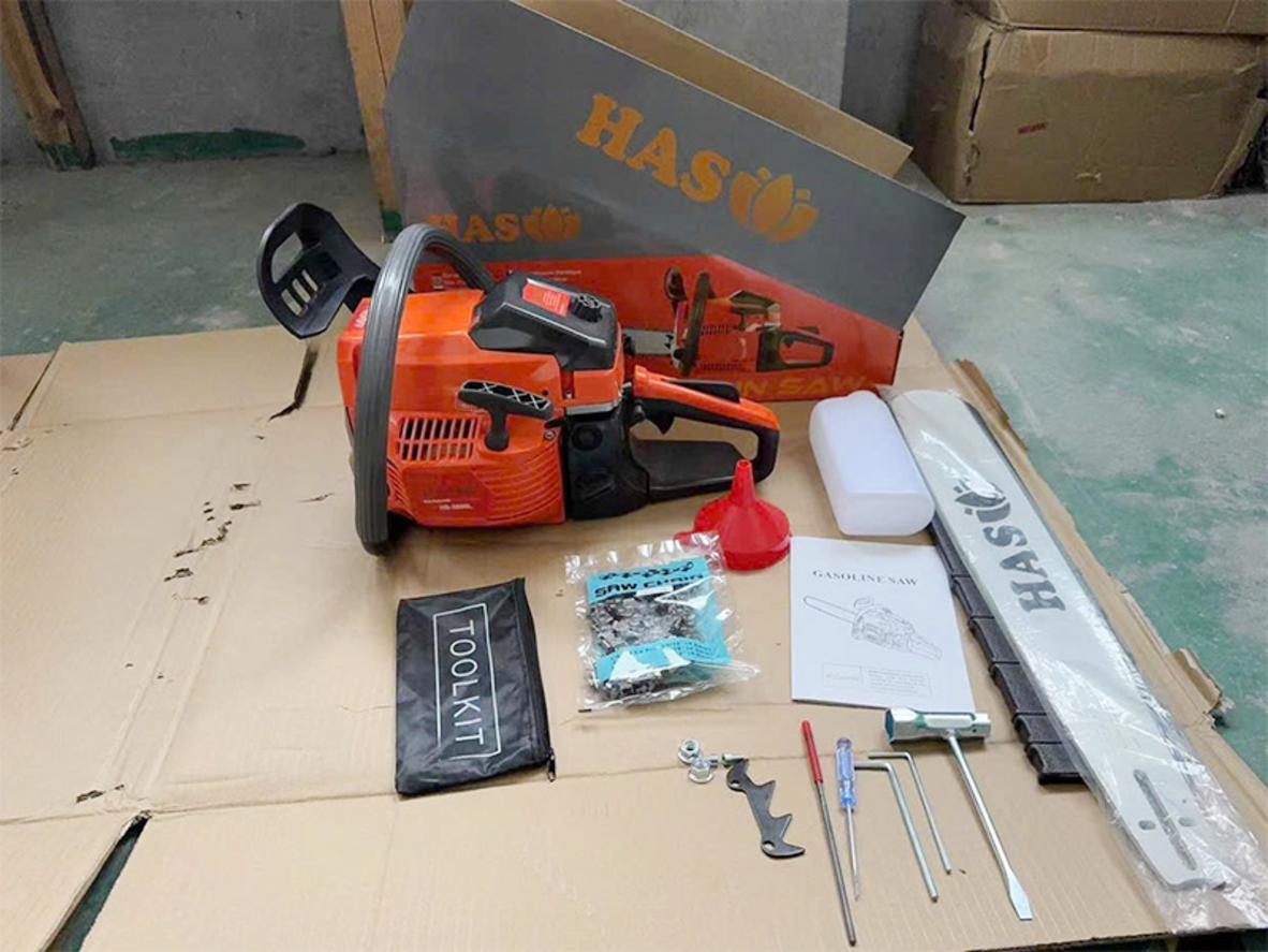 Tỷ lệ pha 25:1 cùng dung tích bình xăng và bình nhớt giúp chuẩn bị nhiên liệu thuận tiện.