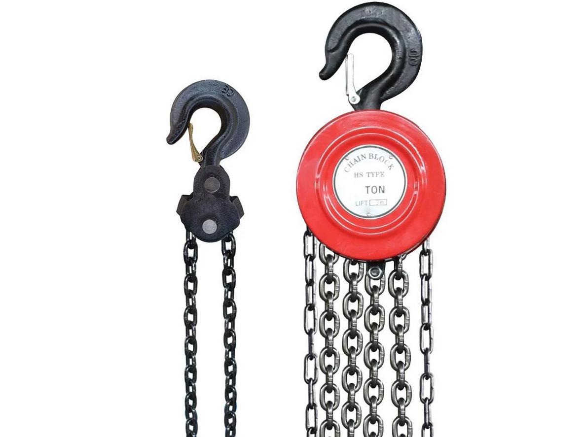 Phanh tự động và chốt kép hỗ trợ nâng hạ an toàn.
