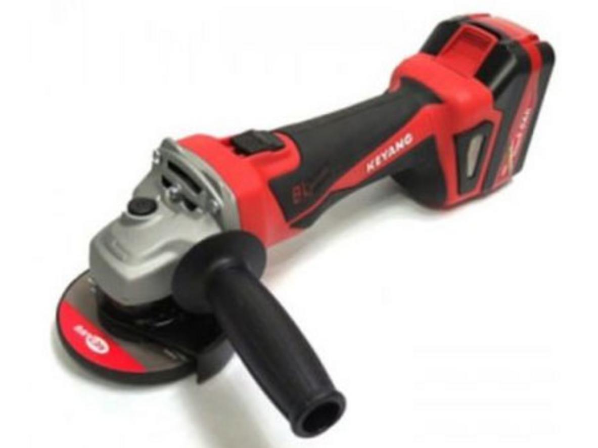 Pin 18V 5.0Ah mang lại sự linh hoạt khi làm việc.