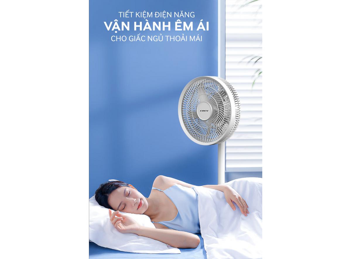 Pin Lithium 2400mAh giúp quạt hoạt động tới 8 giờ.
