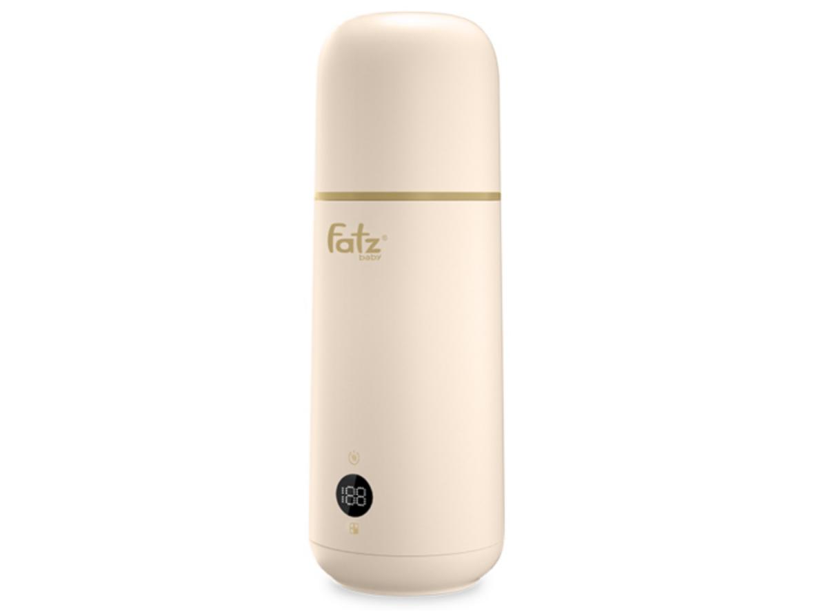 Pin sạc 4400mAh giúp pha sữa linh hoạt mọi lúc mọi nơi.
