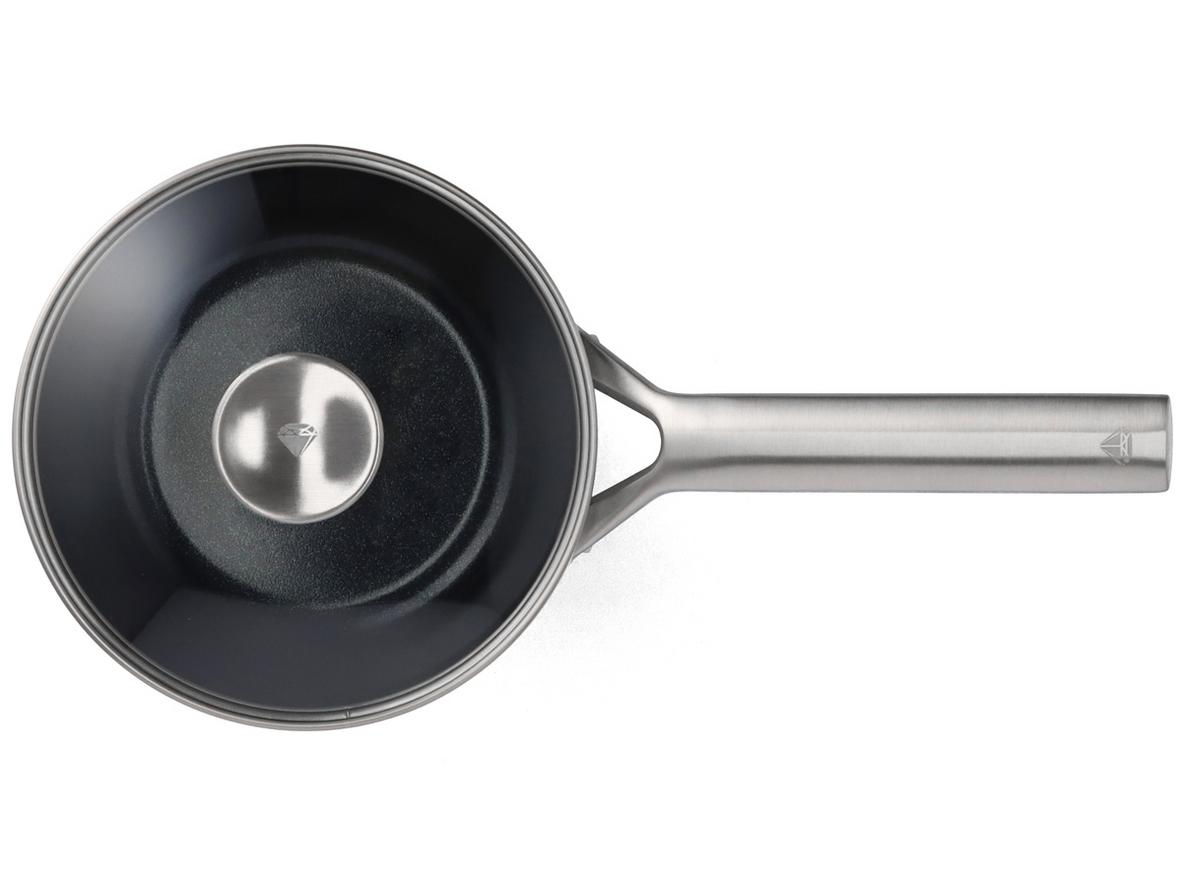 Kích thước 16cm và nắp kính giúp nấu tiện, quan sát dễ