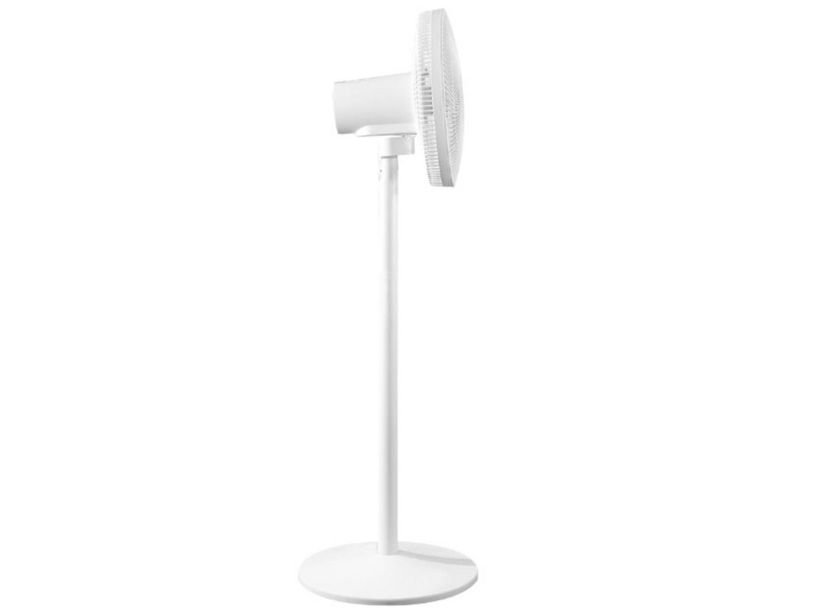 Điều khiển tiện lợi với remote và 4 cấp độ gió