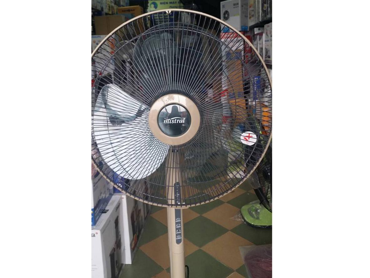 Tùy chỉnh 3 tốc độ và 2 chế độ gió dễ dùng