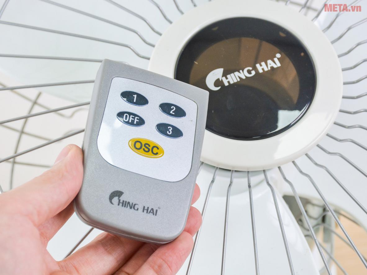Thiết kế bền chắc với 3 cánh nhựa cao cấp và lồng sắt