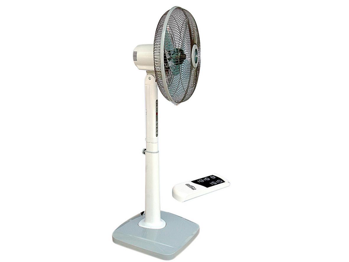 Remote và hẹn giờ giúp thao tác tiện hơn, nhất là khi dùng ban đêm.