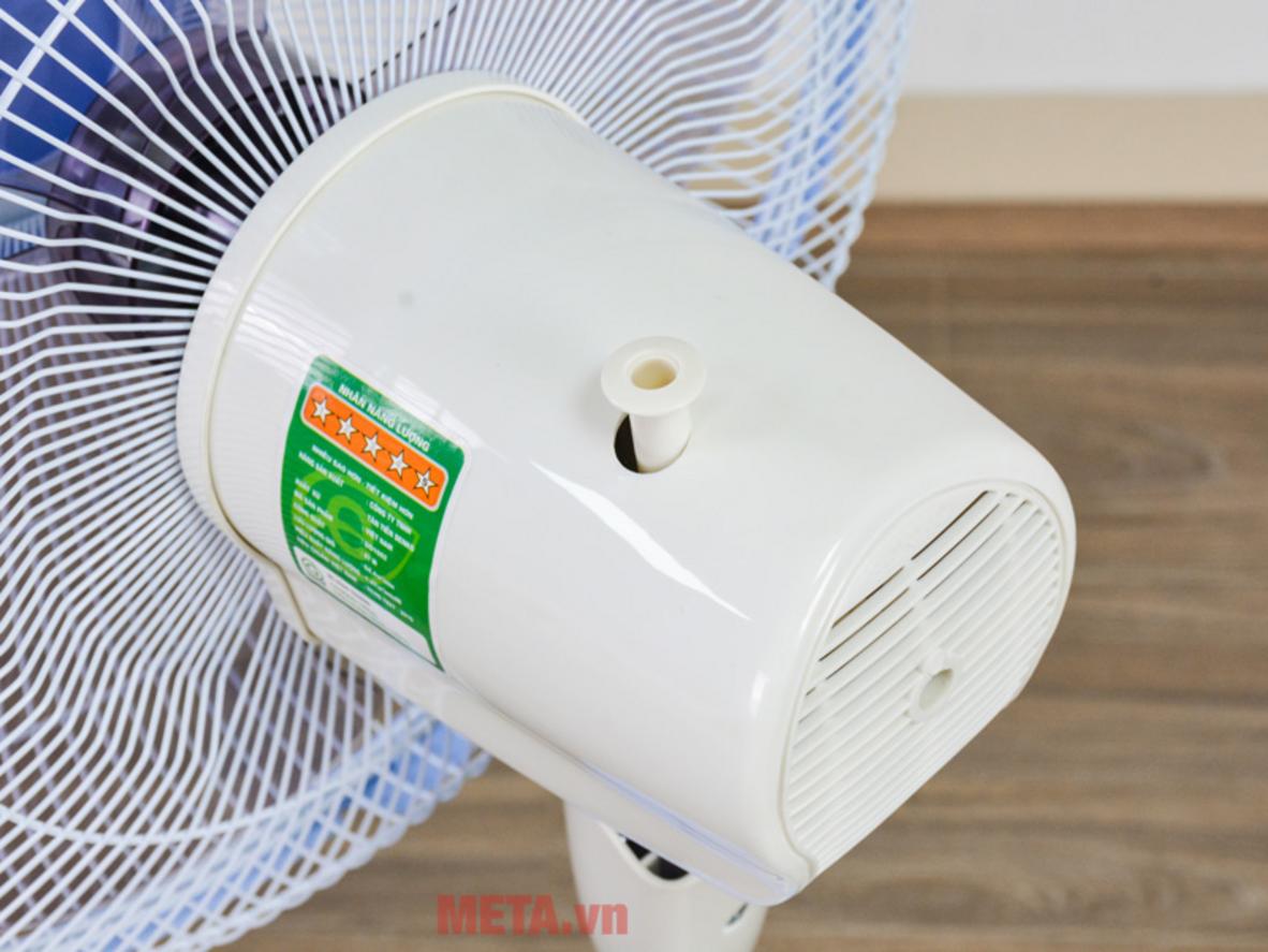 Đèn ngủ tích hợp tiện cho phòng tối và ban đêm.