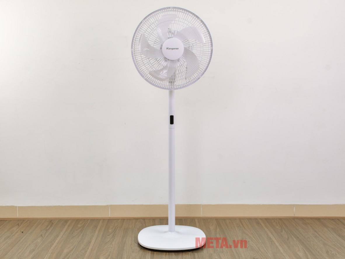 Remote tiện lợi, 3 tốc độ gió và hẹn giờ 8 tiếng