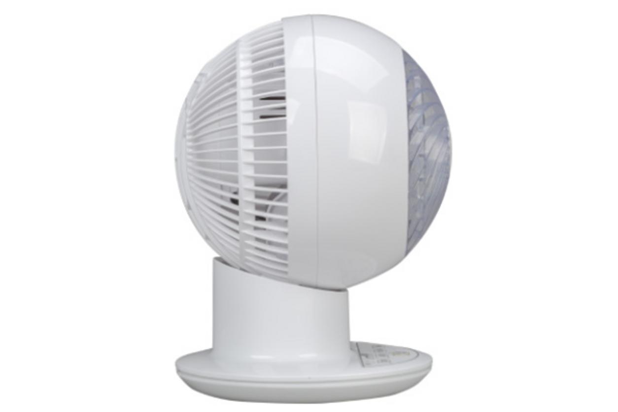 Remote và hẹn giờ giúp điều chỉnh quạt thuận tiện hơn.