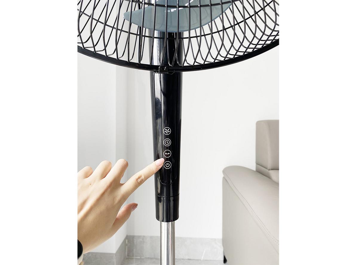 Tiện lợi với remote, LED và hẹn giờ tắt