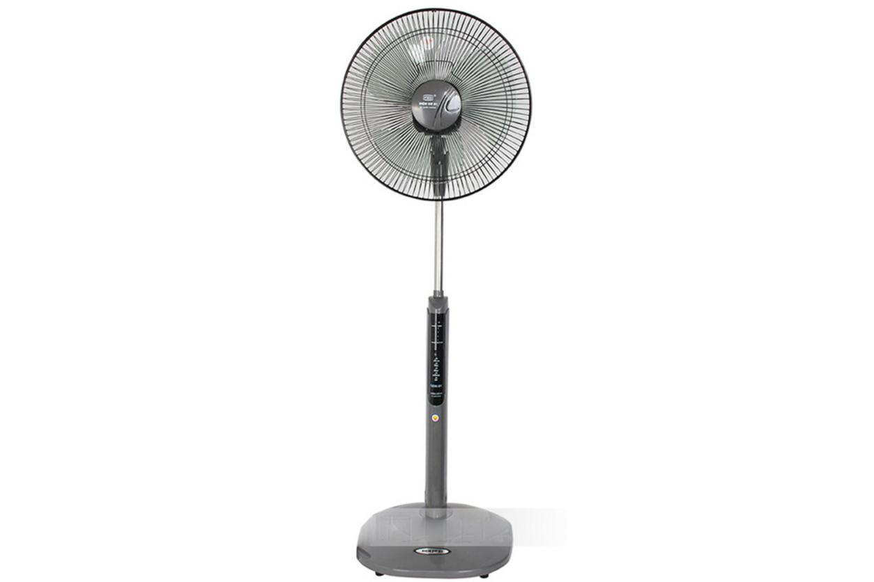 Điều khiển từ xa và hẹn giờ giúp sử dụng quạt tiện lợi hơn.