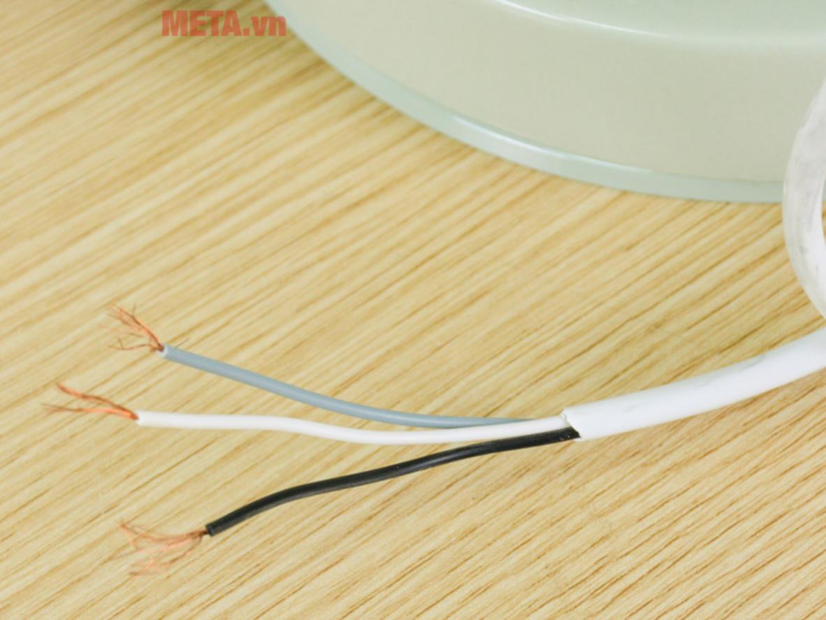 Sải cánh 400mm, 3 cánh nhựa cho luồng gió tản rộng.