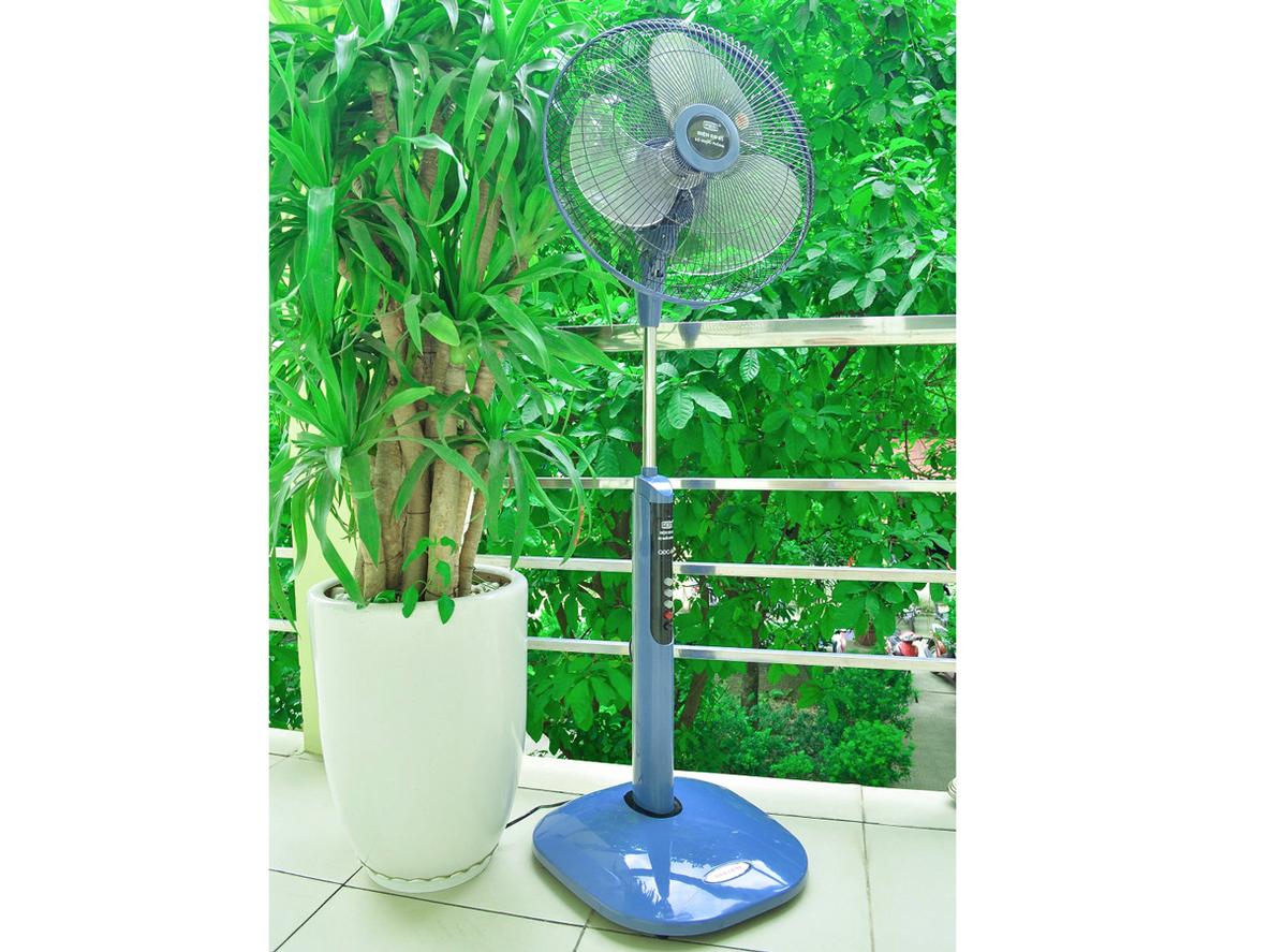 Sải cánh 40cm giúp quạt thổi gió rộng và mát nhanh.