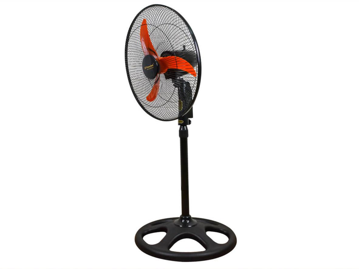 Sải cánh 45cm giúp quạt tạo luồng gió rộng và mát nhanh.