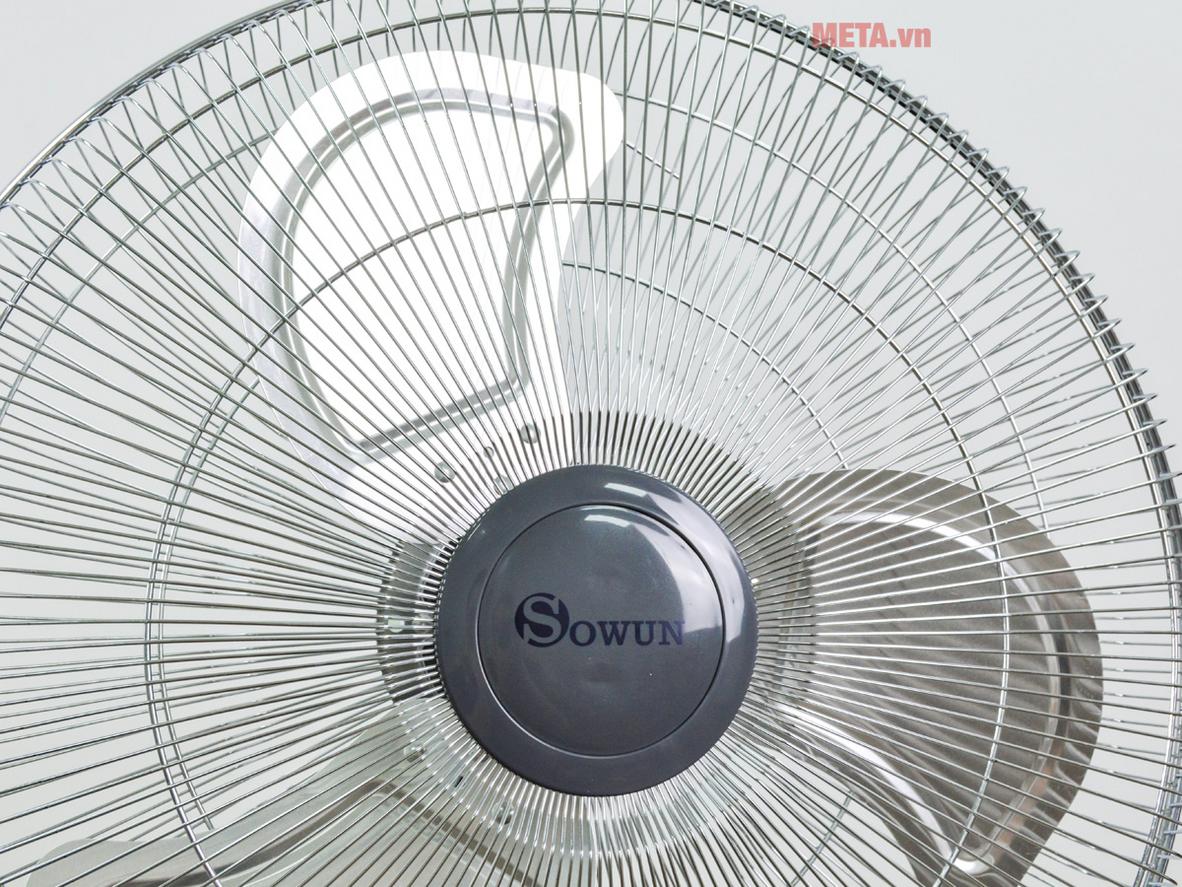 Sải cánh lớn 50cm giúp quạt tạo gió mạnh và rộng.