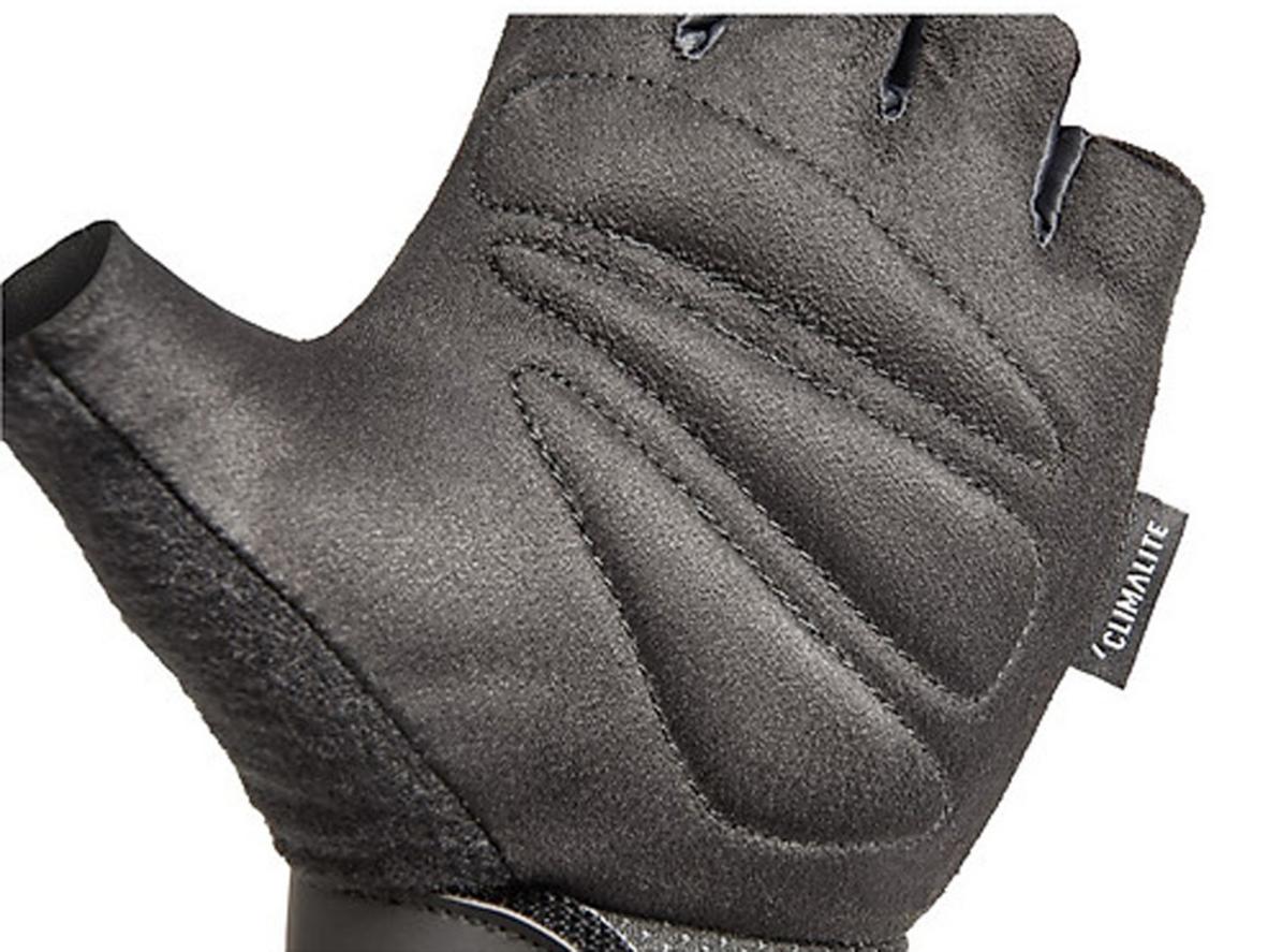 Thiết kế size XL và Velcro cho cảm giác ôm vừa, chắc tay.