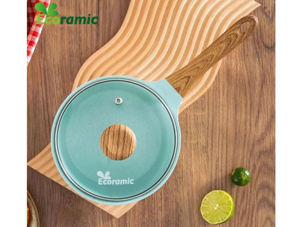 Tay cầm Bakelite cách nhiệt cho cảm giác cầm nắm an toàn.