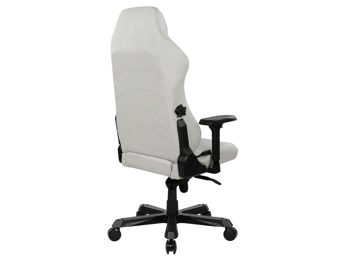 Tay ghế 4D và độ ngả 155 độ hỗ trợ tư thế ngồi linh hoạt.