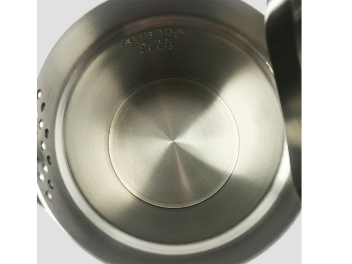 Thân ấm 2 lớp hỗ trợ chống bỏng khi sử dụng.