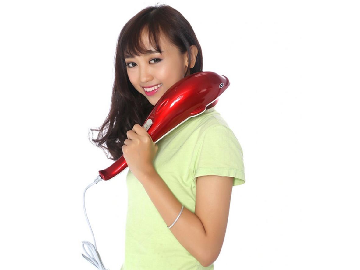 Thiết kế cầm tay dài giúp tự massage dễ dàng