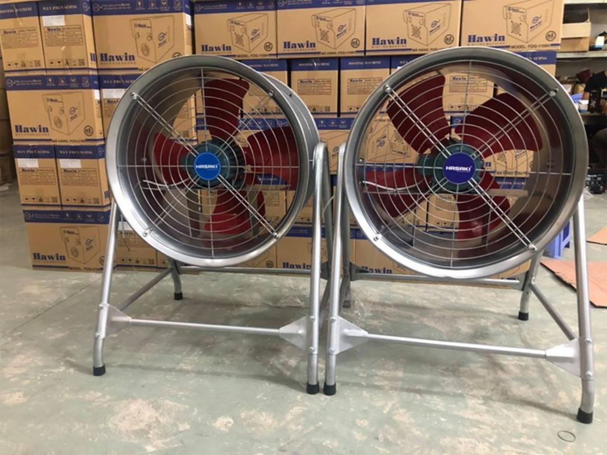 4 chân đế chống trượt giúp quạt đứng vững