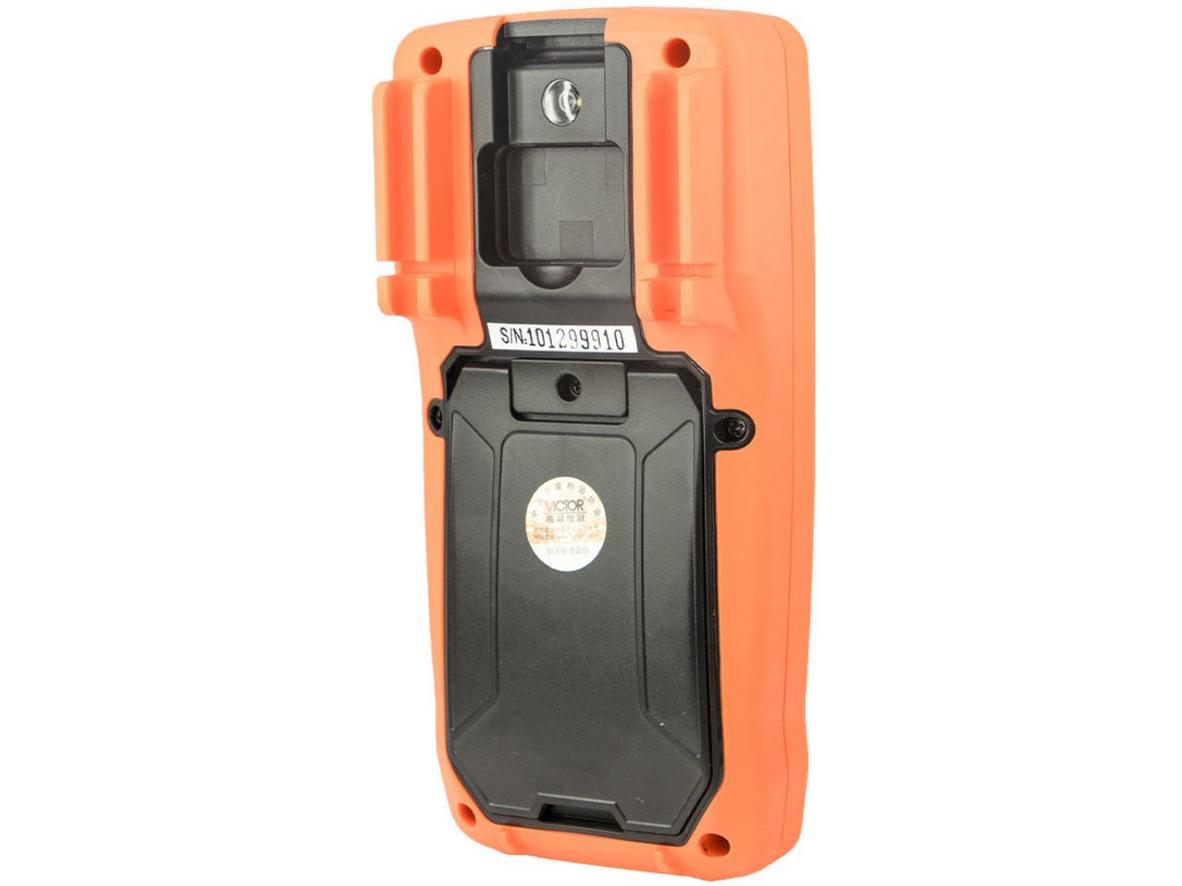 Thiết kế nhỏ gọn, tiện mang theo của Victor 9820