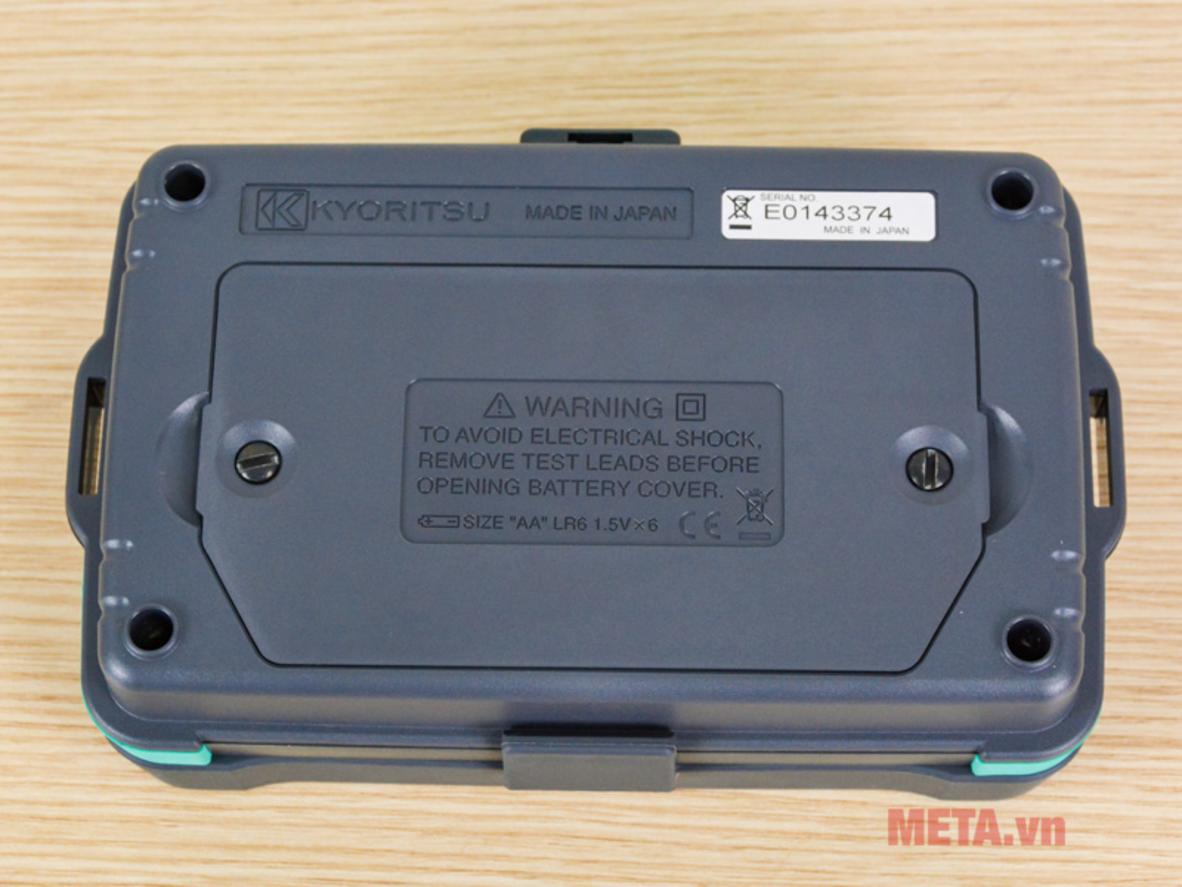 Thiết kế gọn nhẹ, màn hình LCD và nguồn pin AA x6 phù hợp kỹ thuật viên hiện trường
