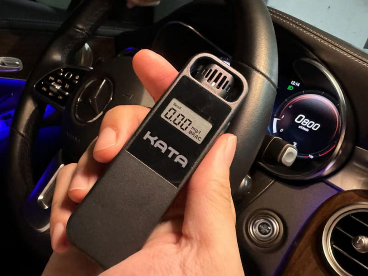 Thiết kế thổi không tiếp xúc tiện lợi và vệ sinh.