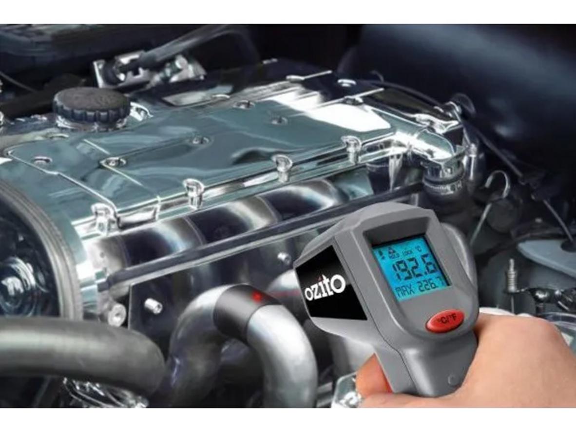 Tỷ lệ khoảng cách 8:1 và tính năng giữ dữ liệu hỗ trợ đo chính xác hơn.