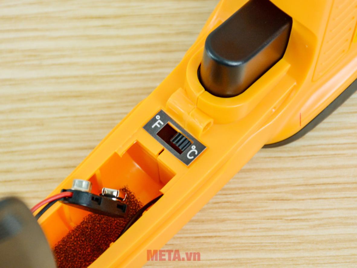 Tia laser và màn hình đèn nền giúp thao tác chính xác, dễ đọc.