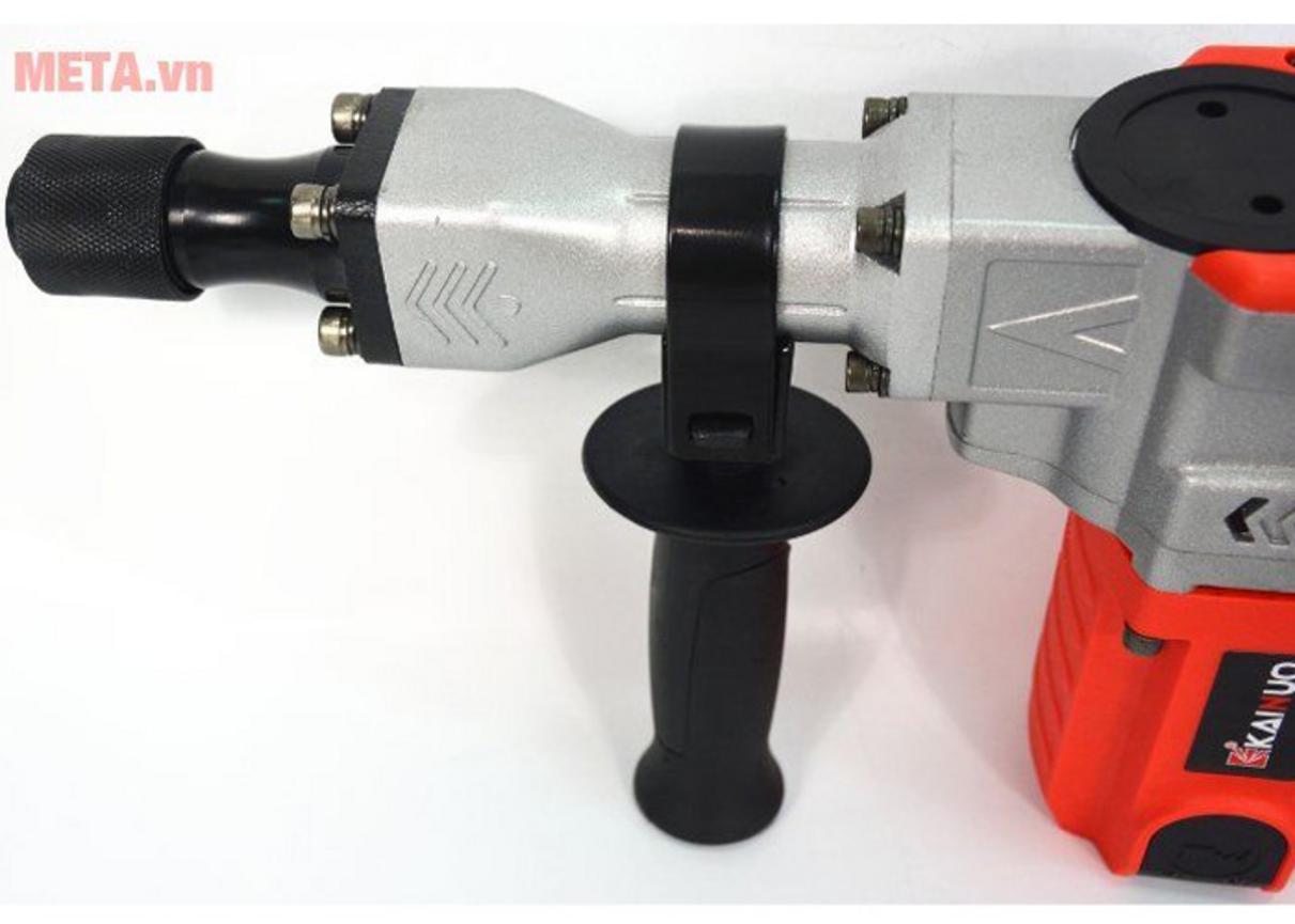Tốc độ đập 3.600 lần/phút và mũi lục giác 17mm hỗ trợ làm việc hiệu quả.