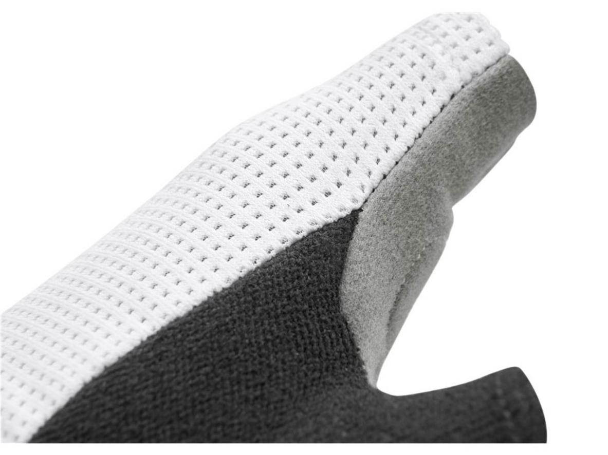 Velcro giúp ôm chắc và dễ điều chỉnh