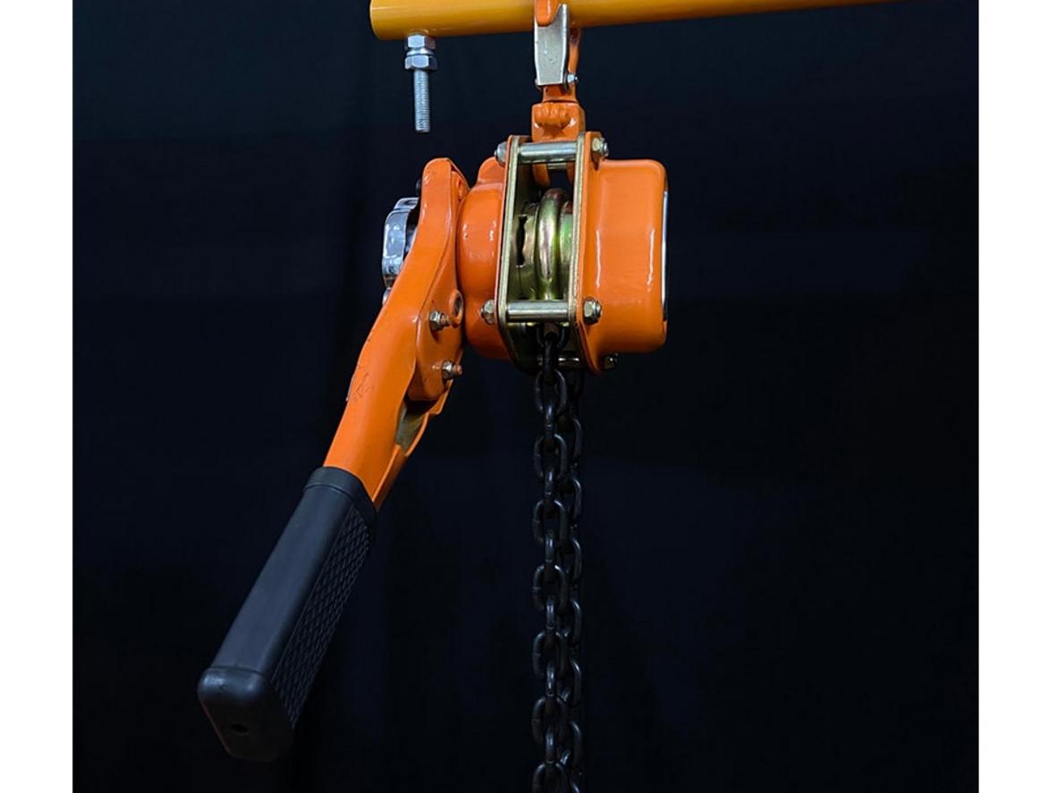 Xích 1.5m và 1 đường xích phù hợp thao tác trong kho xưởng hẹp.