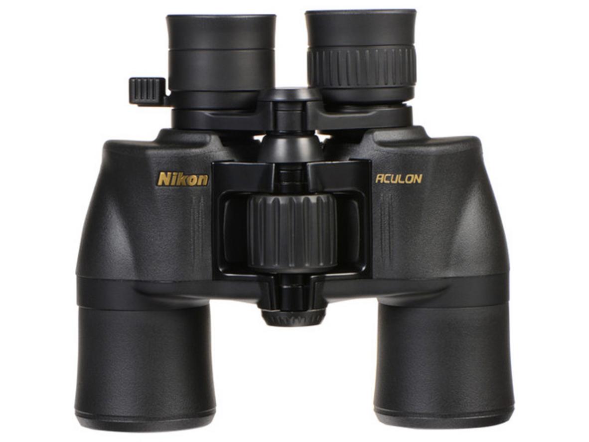 Zoom 8-18x linh hoạt cho nhiều tình huống quan sát