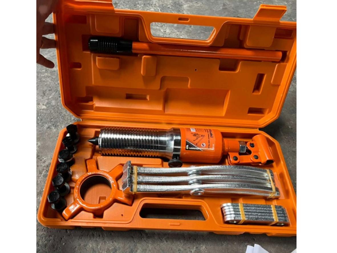 Lực kéo 20 tấn hỗ trợ tháo chi tiết cơ khí bó cứng nhanh và ổn định.
