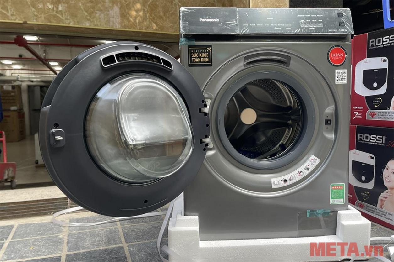 3Di Inverter và AI Smart Wash giúp máy tự tối ưu vận hành theo lượng đồ giặt.
