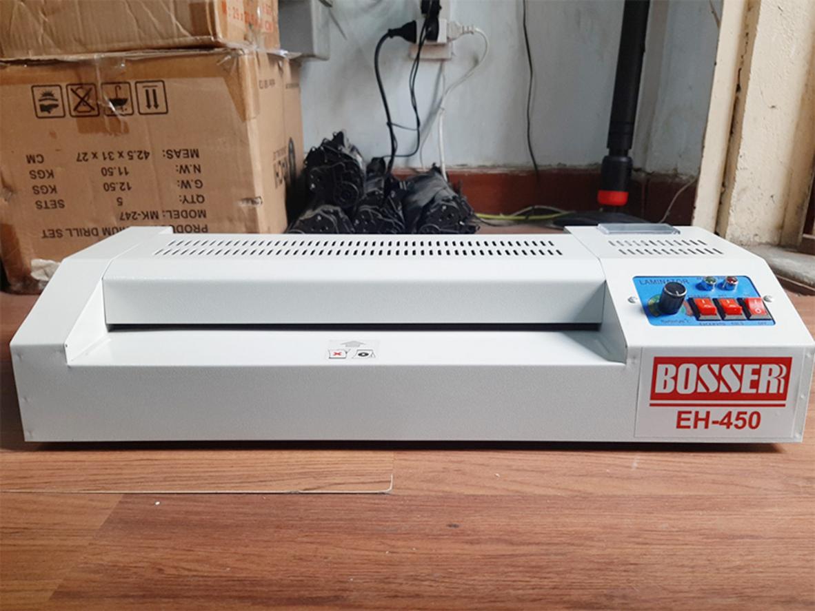 Hệ thống 4 trục rulo giúp bản ép phẳng đẹp và ổn định.