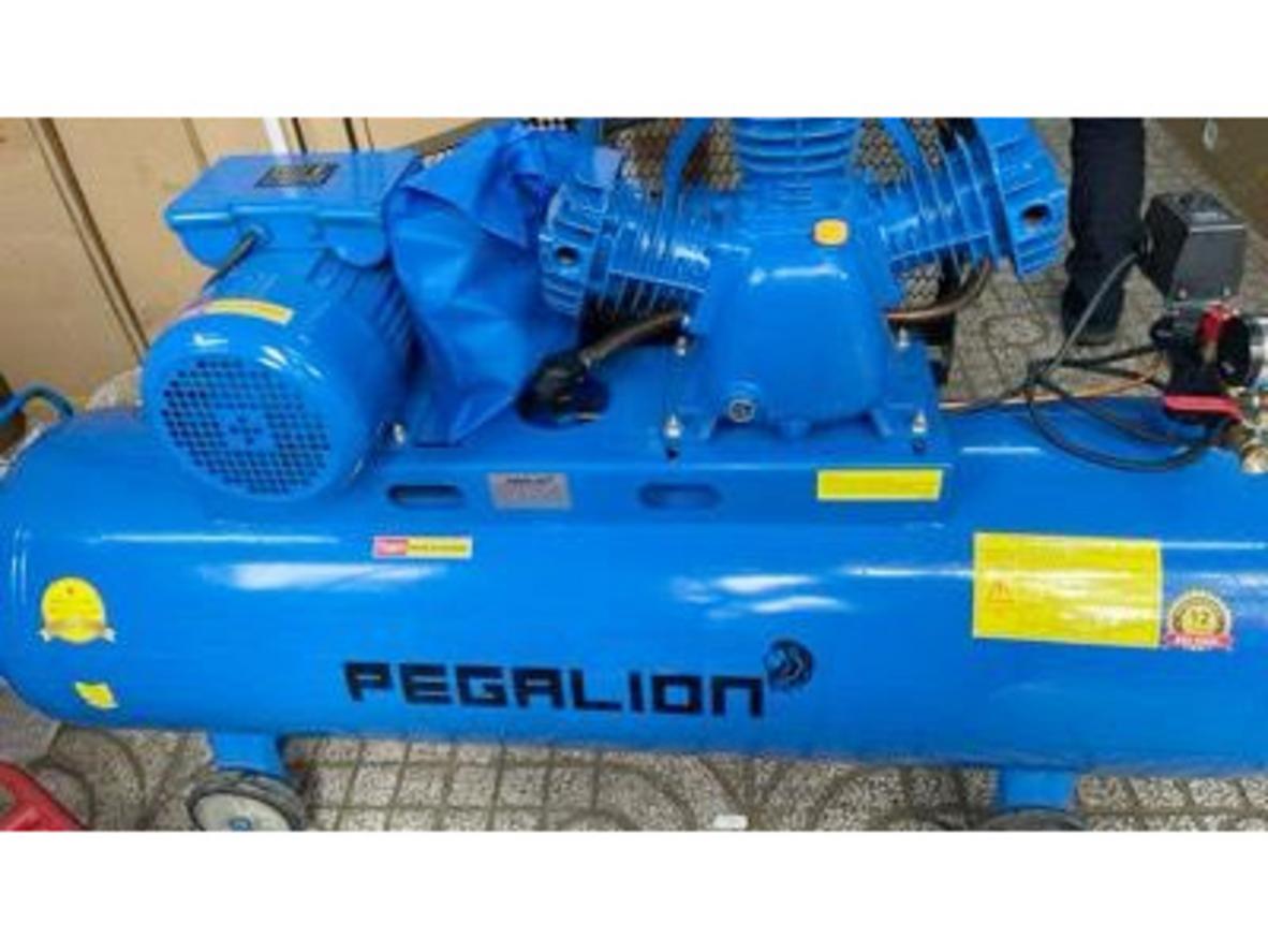 4HP và lưu lượng 360 lít/phút giúp máy lên hơi nhanh, ổn định khi làm việc liên tục.