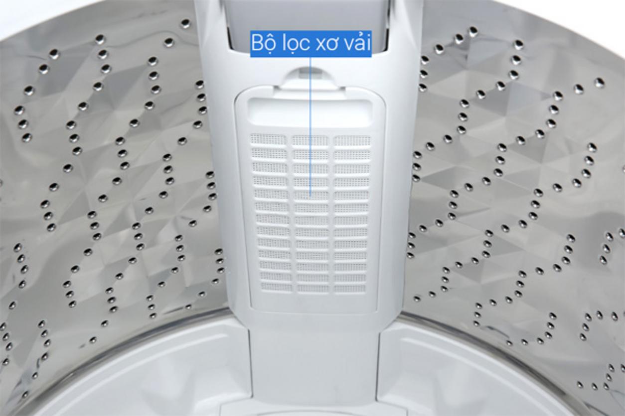 Tốc độ vắt 700 vòng/phút hỗ trợ quần áo khô ráo nhanh hơn.