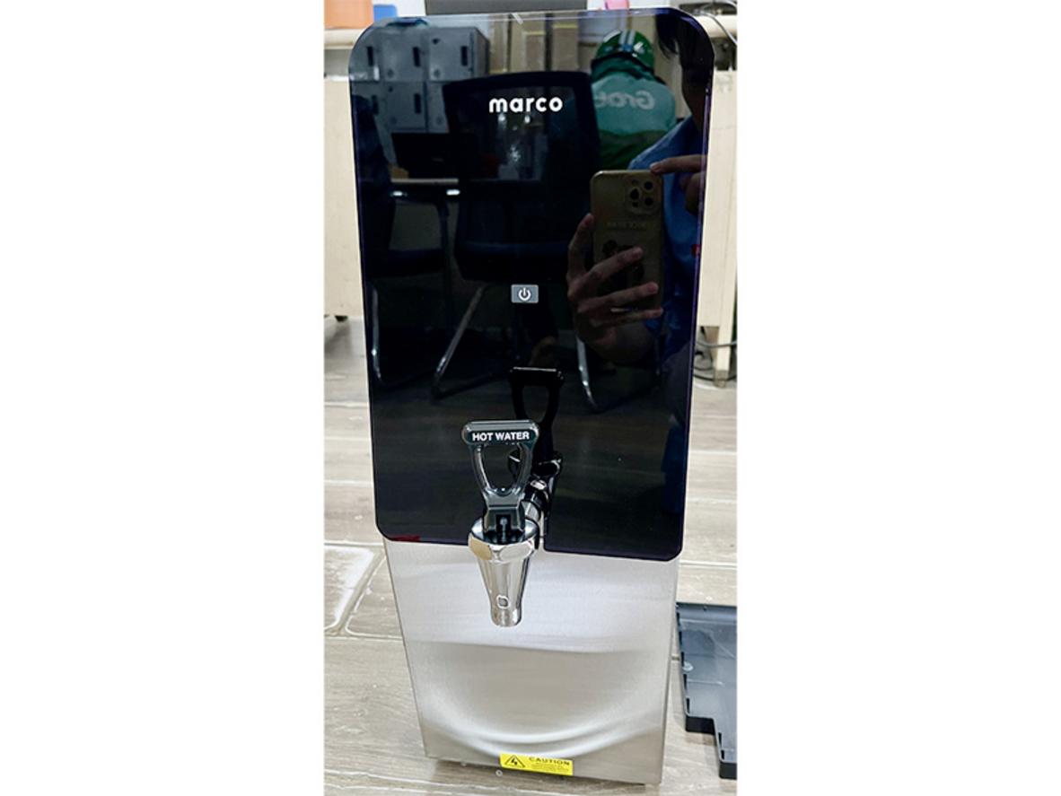 Dung tích 8 lít và 28 lít/giờ phù hợp phục vụ liên tục.