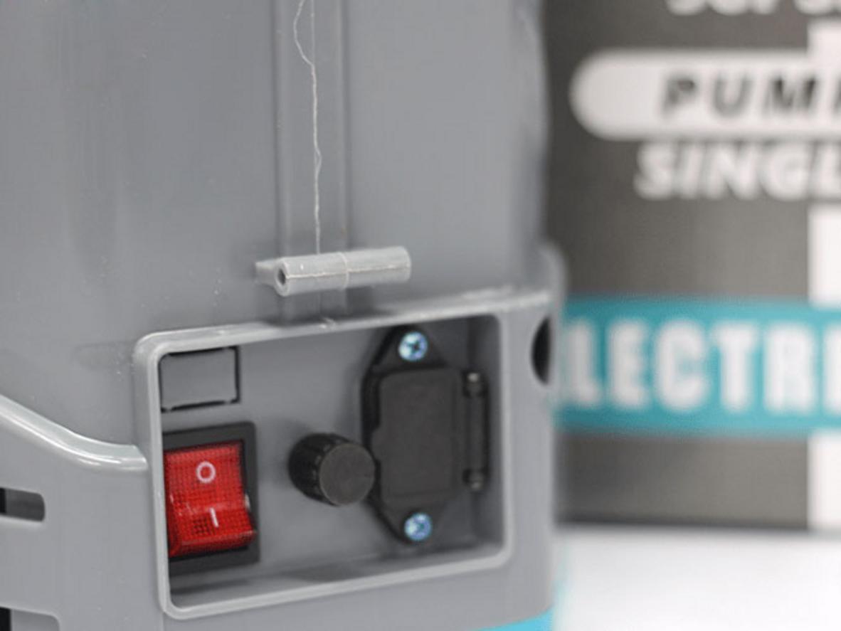 Ắc quy 12V - 8Ah hỗ trợ thao tác sạc và sử dụng thuận tiện.