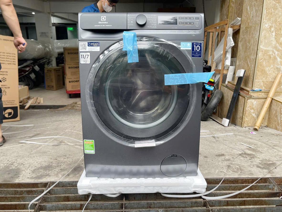 AI SensorWash giúp máy tự điều chỉnh chu trình giặt theo độ bẩn thực tế.