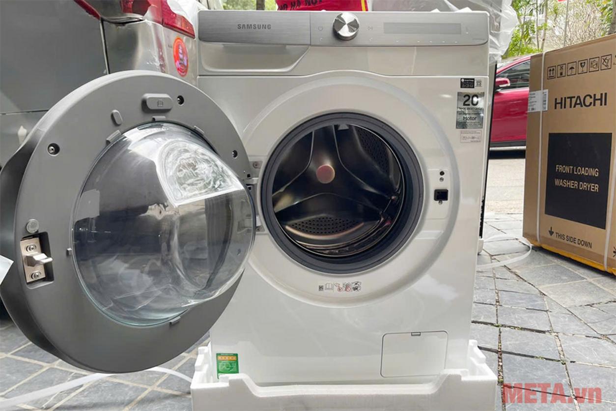 AI Wash và AI Dispenser giúp giảm thao tác, tối ưu lượng giặt theo từng mẻ.