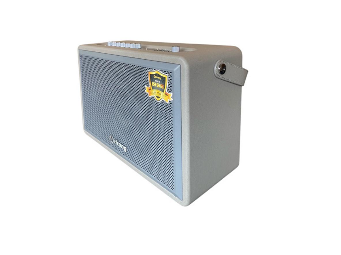 Hệ thống 3 loa 3 đường tiếng giúp âm thanh tách lớp và dễ hát hơn.